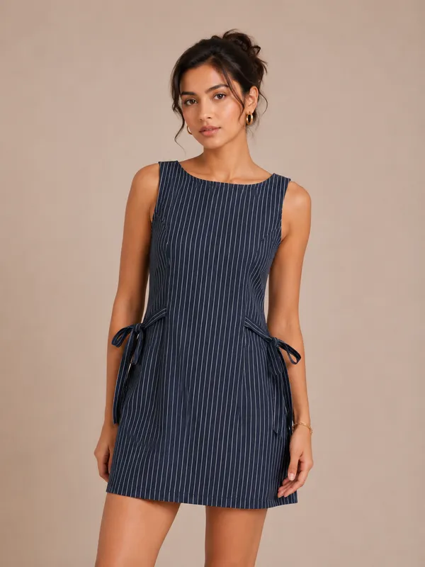 Black_X_Pinstriped_Sleeveless_Tunic_For_Women