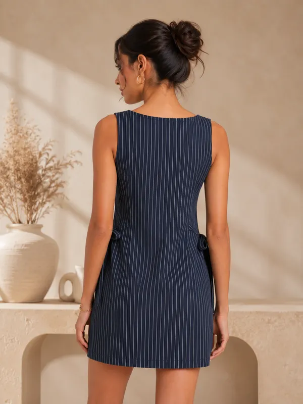 Black_X_Pinstriped_Sleeveless_Tunic_For_Women