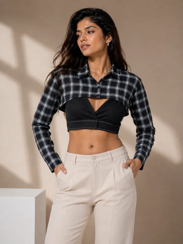 Black_White_X_Checkmate_Women'S_Cropped_Shirt