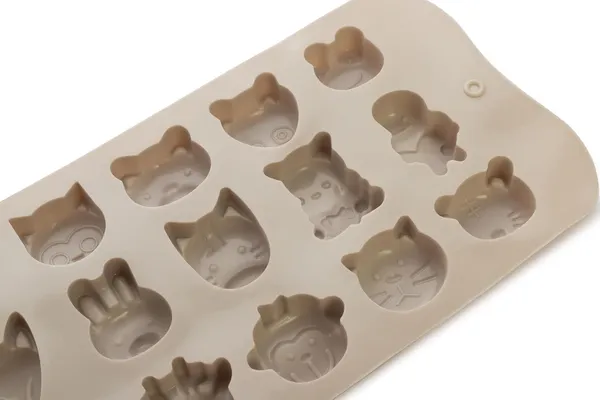 Silicone_Chocolate_Mold_With_Cute_Animal_Faces_15_Cavity_Baking_Tray_For_Chocolates_Candies_And_Desserts