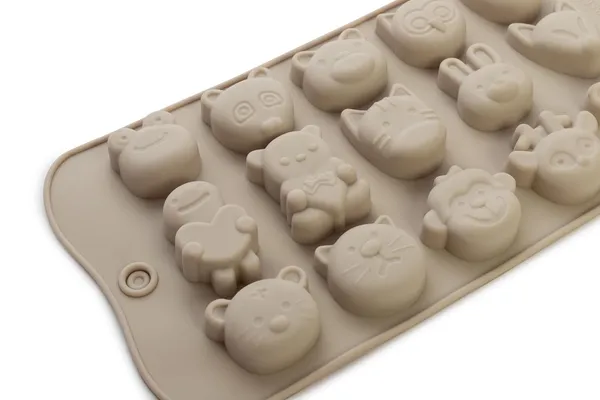Silicone_Chocolate_Mold_With_Cute_Animal_Faces_15_Cavity_Baking_Tray_For_Chocolates_Candies_And_Desserts