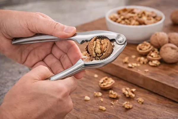 Stainless_Steel_Nut_Cracker_Multi_Purpose_Kitchen_Tool_For_Walnuts_Seafood_And_Shellfish