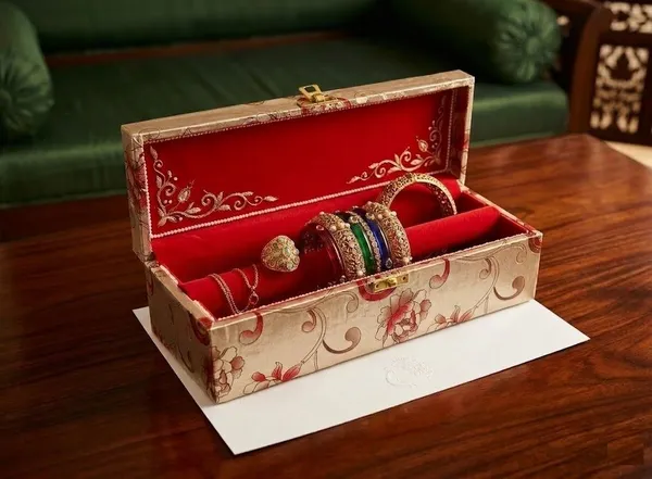 Red_And_White_Jewelry_Storage_Box_Wooden_+_Plastic_Rod_For_Women__Bridal