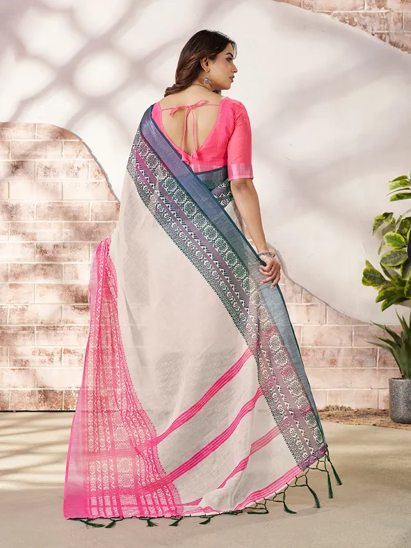 Stylish_Digital_Print_Saree_In_Off_White_With_Pink_Accents_Default_Title