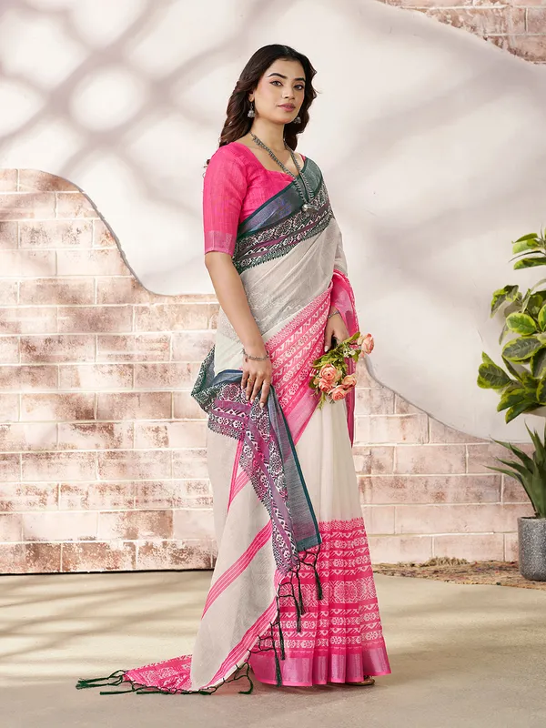 Stylish_Digital_Print_Saree_In_Off_White_With_Pink_Accents_Default_Title