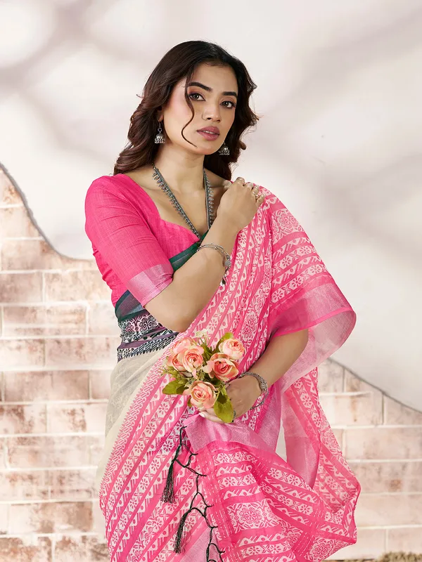 Stylish_Digital_Print_Saree_In_Off_White_With_Pink_Accents_Default_Title