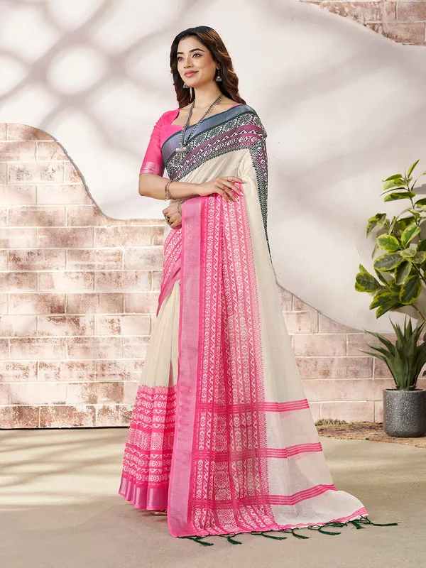 Stylish_Digital_Print_Saree_In_Off_White_With_Pink_Accents_Default_Title
