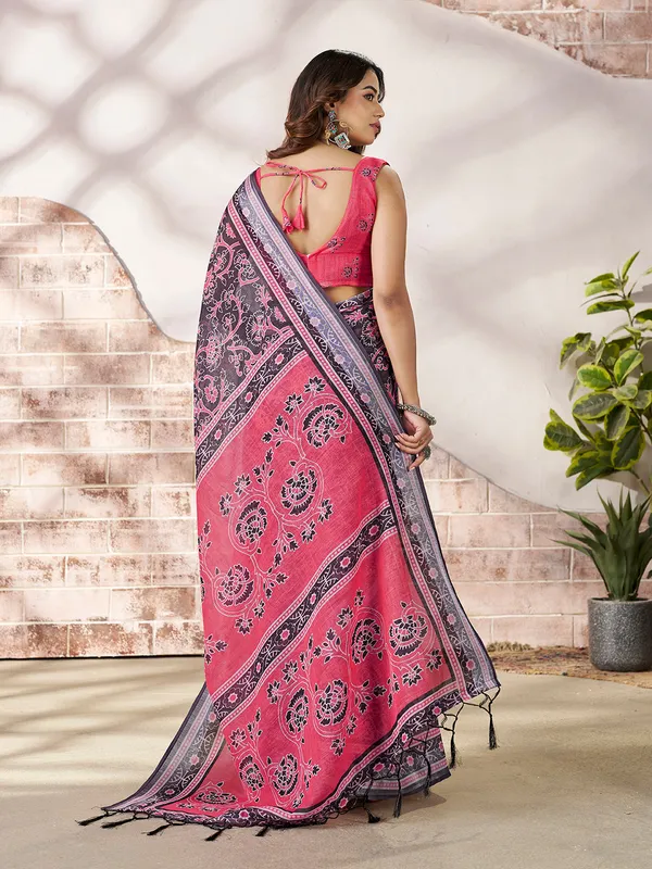 Premium_Charcoal_Grey_Digital_Print_Saree_With_Pink_Pallu_Default_Title