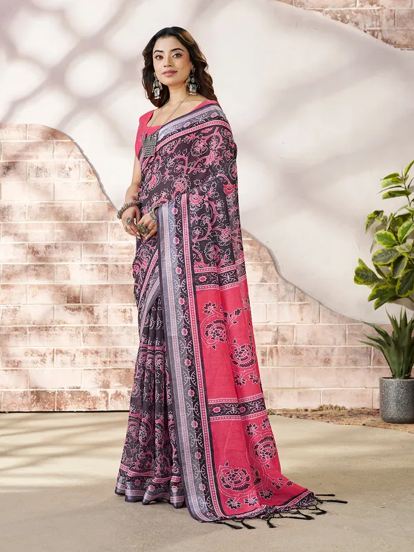 Premium_Charcoal_Grey_Digital_Print_Saree_With_Pink_Pallu_Default_Title