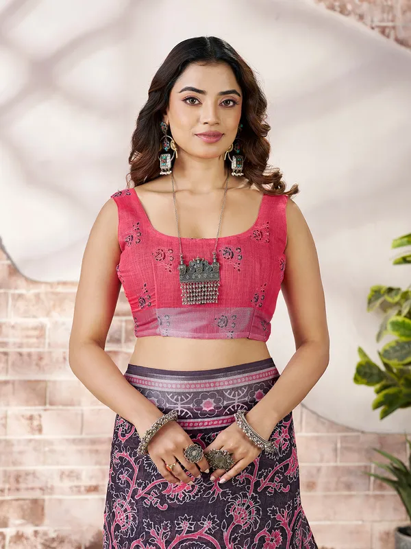 Premium_Charcoal_Grey_Digital_Print_Saree_With_Pink_Pallu_Default_Title