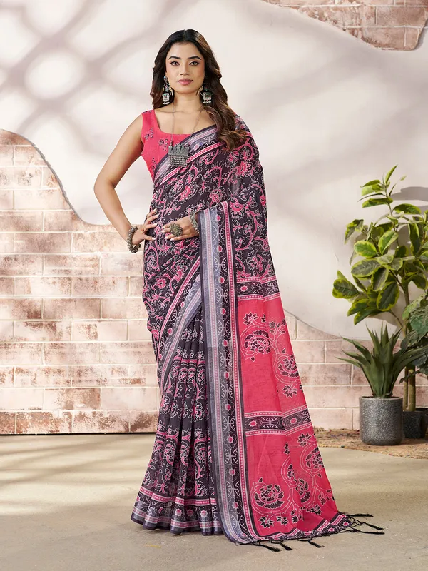 Premium_Charcoal_Grey_Digital_Print_Saree_With_Pink_Pallu_Default_Title