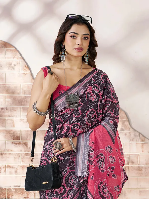 Premium_Charcoal_Grey_Digital_Print_Saree_With_Pink_Pallu_Default_Title