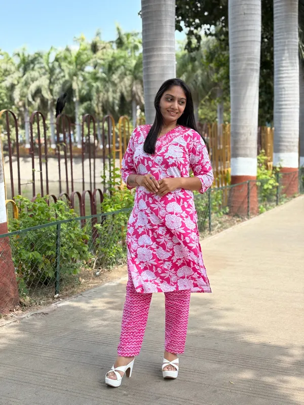 Women_Floral_Printed_Regular_Kurta_With_Trousers_With_Dupatta