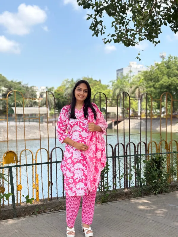 Women_Floral_Printed_Regular_Kurta_With_Trousers_With_Dupatta