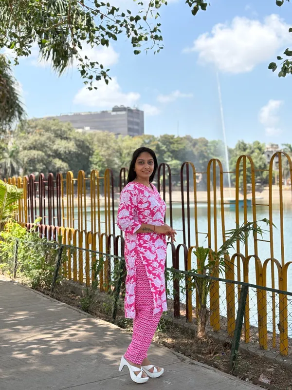 Women_Floral_Printed_Regular_Kurta_With_Trousers_With_Dupatta