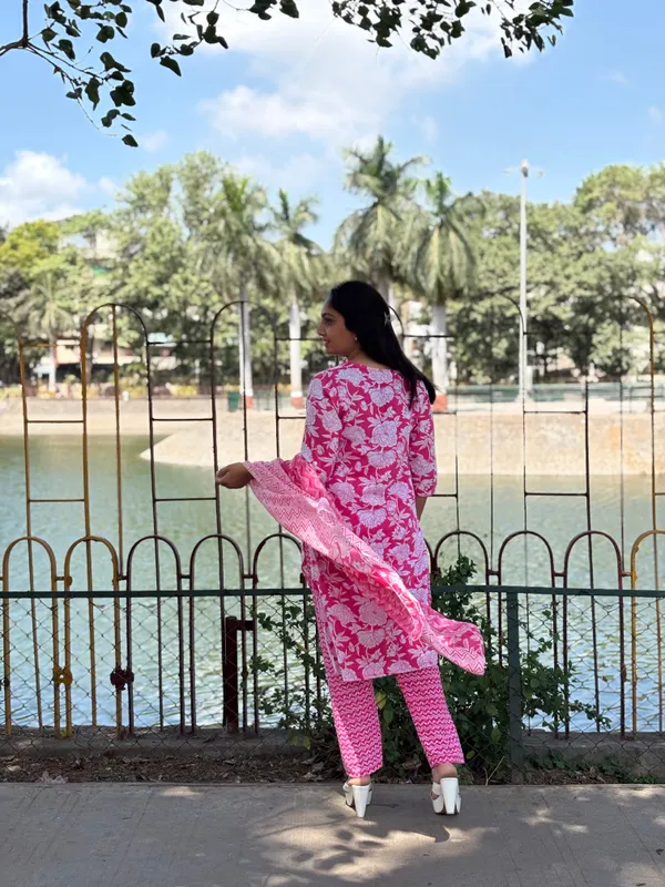 Women_Floral_Printed_Regular_Kurta_With_Trousers_With_Dupatta