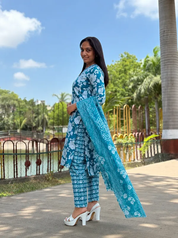 Women_S_Pure_Cotton_Floral_Print_Straight_Kurta_With_Pant_And_Dupatta