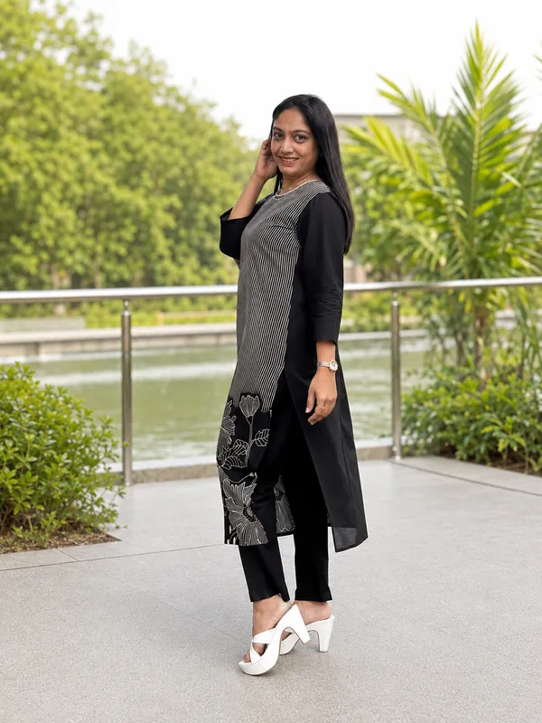 Black_Cotton_Floral_Printed_Kurti_Set_For_Women