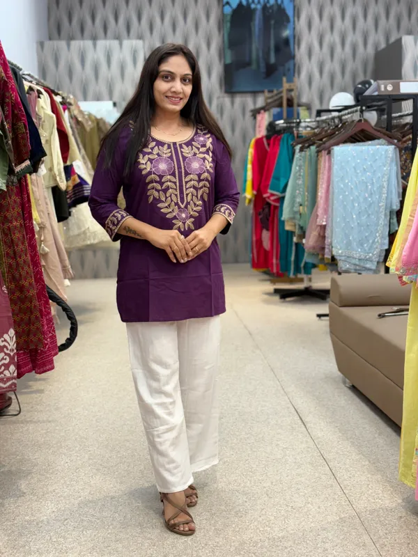 Wine_Purple_Cotton_Floral_Embroidered_Tunic_For_Women