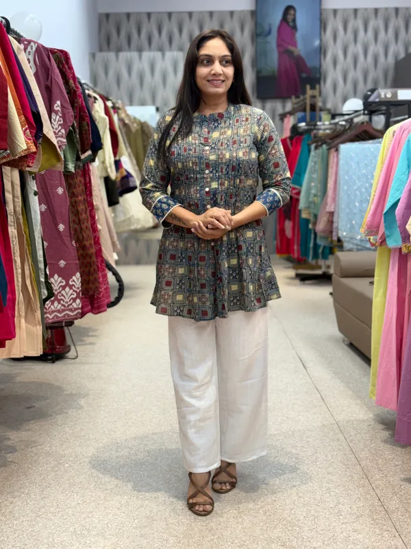 Navy_Blue_Geometric_Printed_Tunic_For_Women