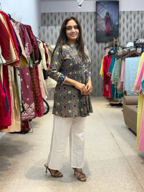 Navy_Blue_Geometric_Printed_Tunic_For_Women