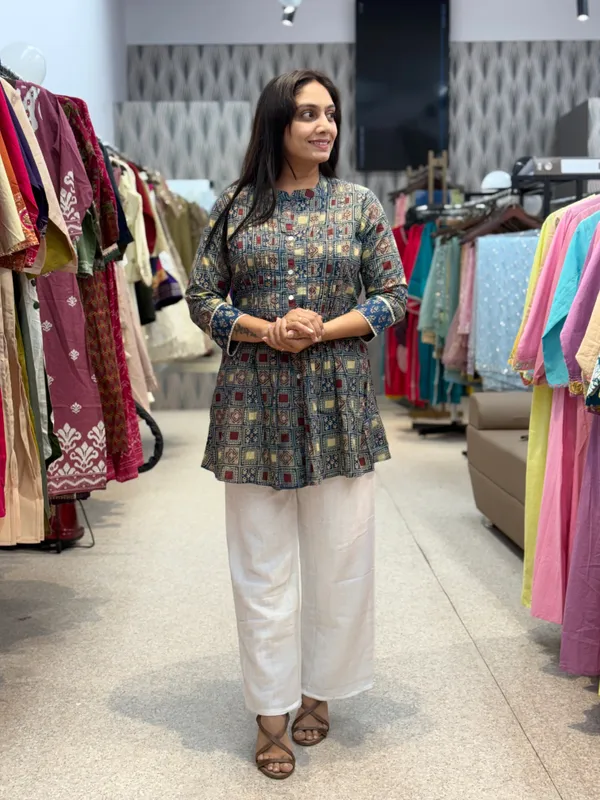 Navy_Blue_Geometric_Printed_Tunic_For_Women