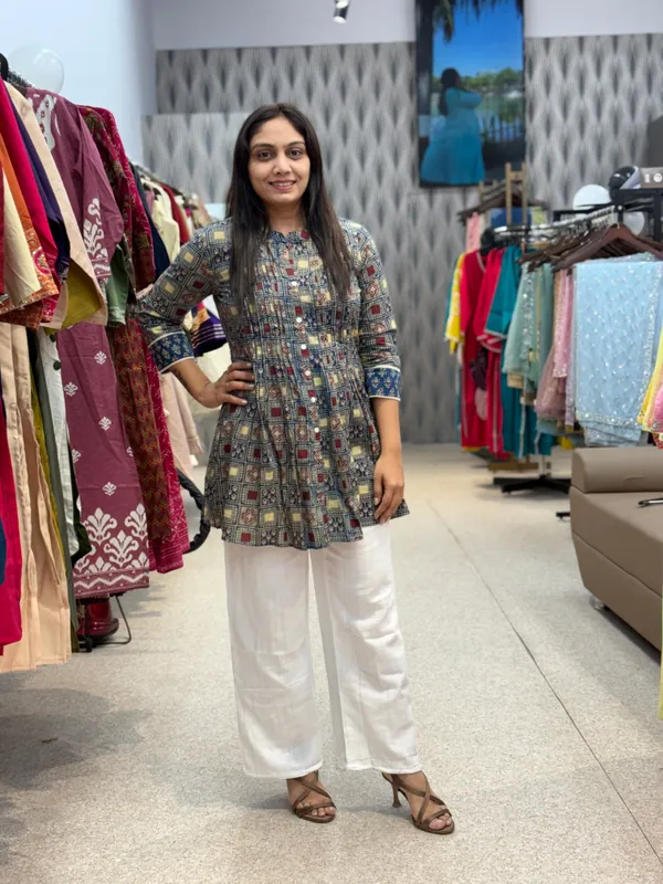 Navy_Blue_Geometric_Printed_Tunic_For_Women