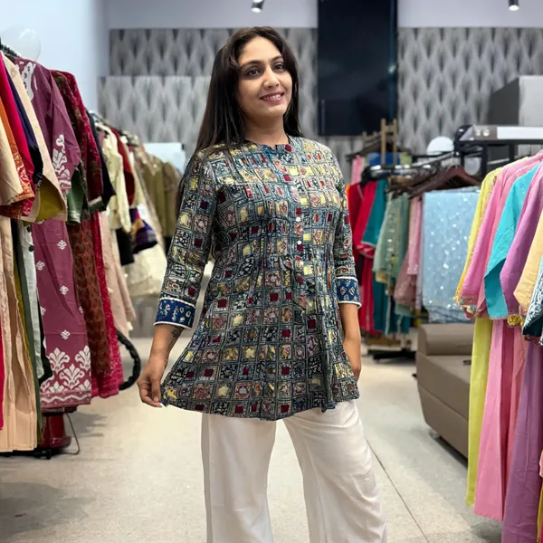 Navy_Blue_Geometric_Printed_Tunic_For_Women