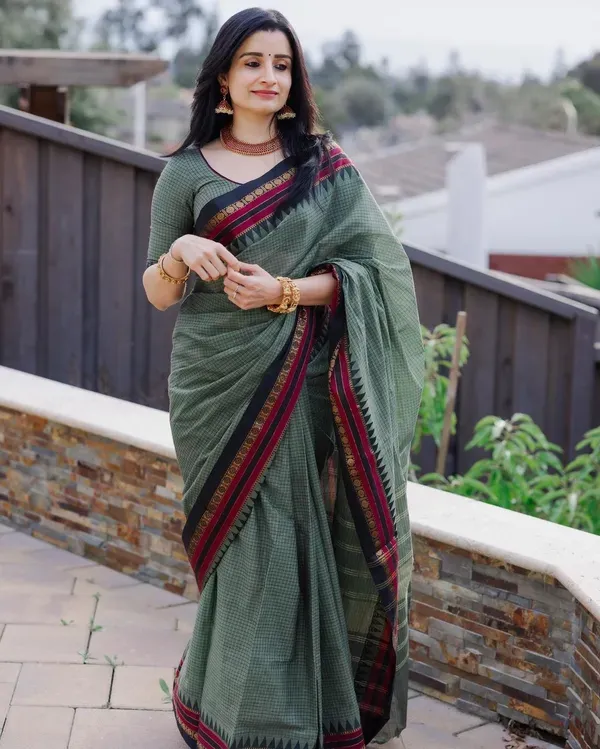 Pista_Green_Checked_Pattern_Narayanapet_Pure_Mercerized_Cotton_Saree_With_Running_Blouse_For_Women