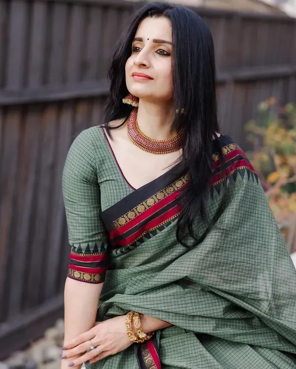 Pista_Green_Checked_Pattern_Narayanapet_Pure_Mercerized_Cotton_Saree_With_Running_Blouse_For_Women