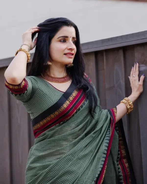 Pista_Green_Checked_Pattern_Narayanapet_Pure_Mercerized_Cotton_Saree_With_Running_Blouse_For_Women