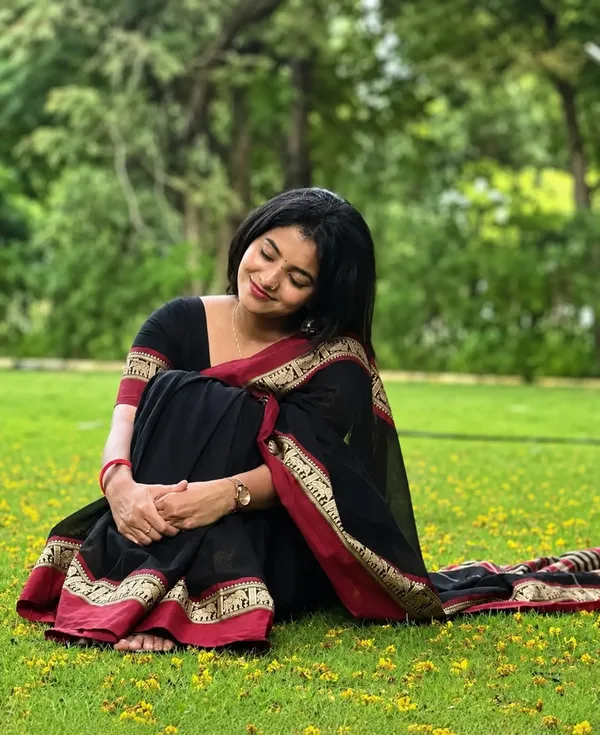 Brindha_Black_Elephant_Border_Traditional_Handloom_Pure_Mercerized_Cotton_saree_With_Running_Blouse_For_Women_