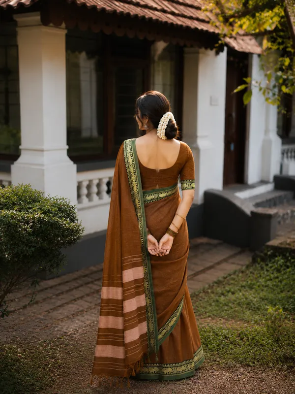 Dual_Tone_Brown_Elephant_Small_Border_Narayanpet_Pure_Handloom_Cotton_Saree_With_Running_Blouse_Piece_For_Women