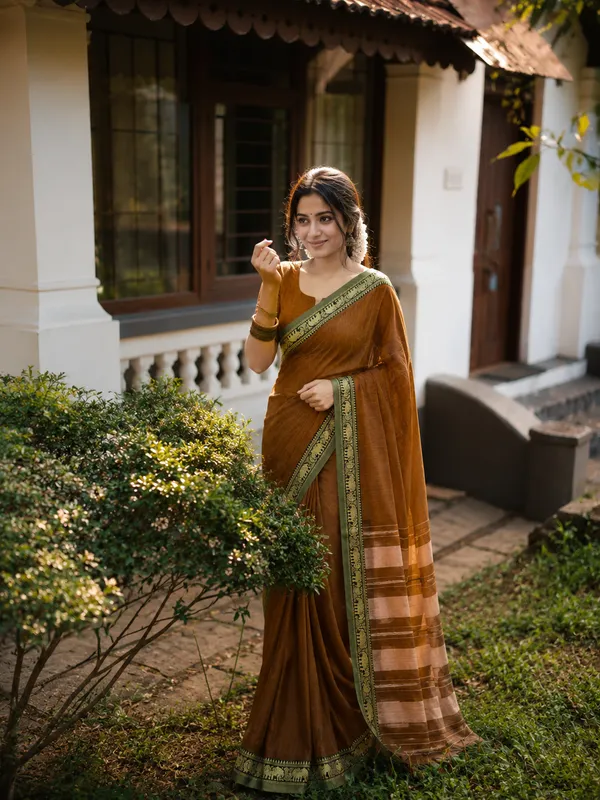 Dual_Tone_Brown_Elephant_Small_Border_Narayanpet_Pure_Handloom_Cotton_Saree_With_Running_Blouse_Piece_For_Women