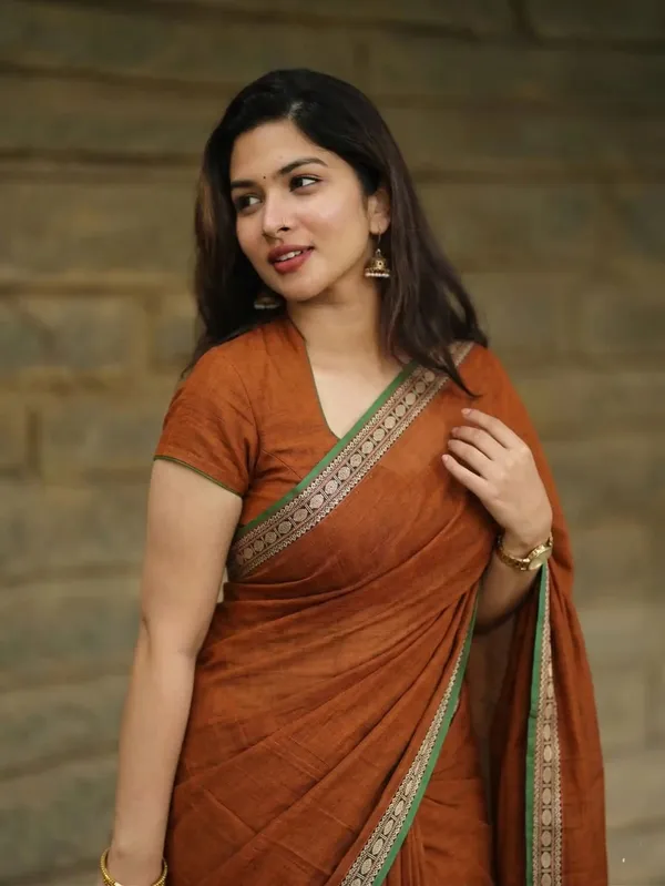 Shraddha_Brown_Narayanapet_Pure_Handloom_Cotton_Saree_With_Running_Blouse_Piece_Same_Saree_Color_For_Women