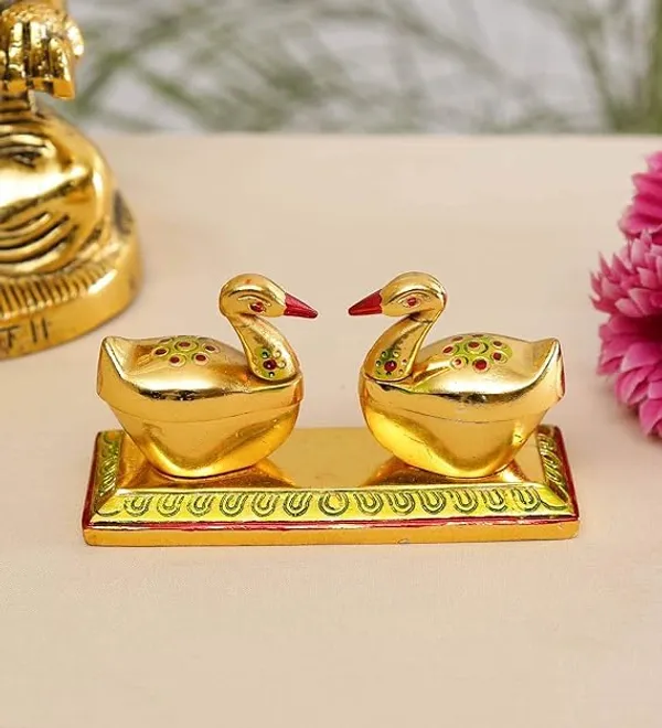 Brown_Metal_Kumkum_And_Sindoor_Box_For_Home_Decor