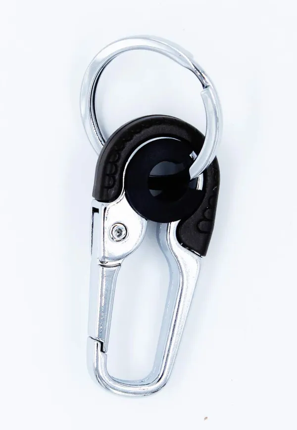 White_And_Black_Metal_Keychain_For_Home_Decor_Pack_Of_1