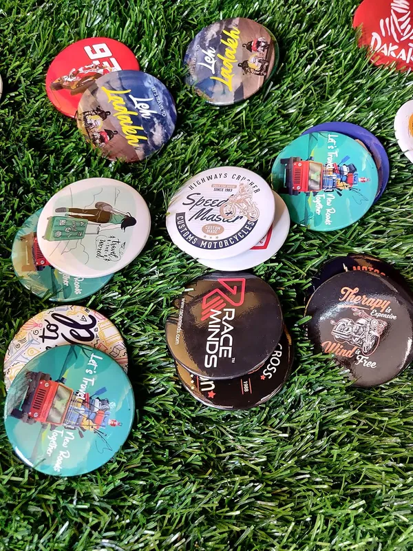 Festilo_Brown_Rubber_Pin_Badge