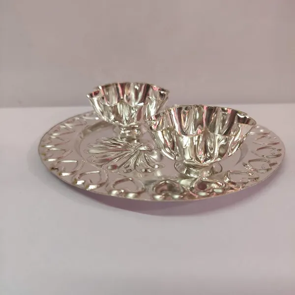 Silver_Metal_Haldi_Kumkum_Holder_For_Home_Decor