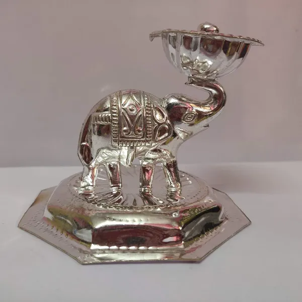 Brown_Metal_Diya_And_Oil_Lamp_For_Home_Decor