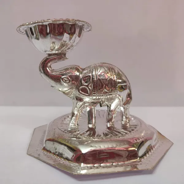 Brown_Metal_Diya_And_Oil_Lamp_For_Home_Decor