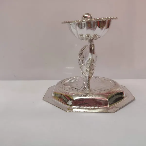 Brown_Metal_Diya_And_Oil_Lamp_For_Home_Decor