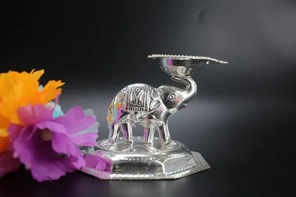 Brown_Metal_Diya_And_Oil_Lamp_For_Home_Decor