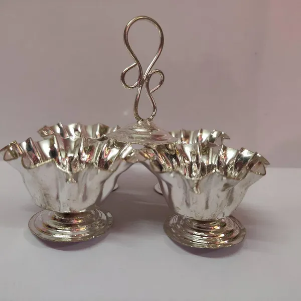 Brown_Metal_Pooja_Holder_For_Home_Decor