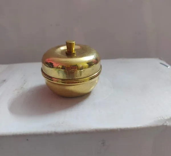 Golden_Brass_Kumkum_Box_For_Home_Decor