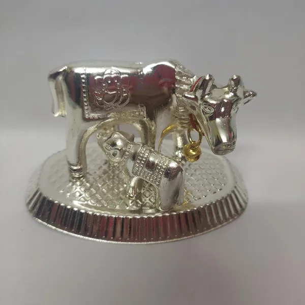 Silver_Metal_Cow_And_Calf_Idol_For_Home_Decor