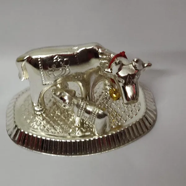 Silver_Metal_Cow_And_Calf_Idol_For_Home_Decor