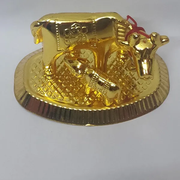 Golden_Metal_Cow_And_Calf_Idol_For_Home_Decor