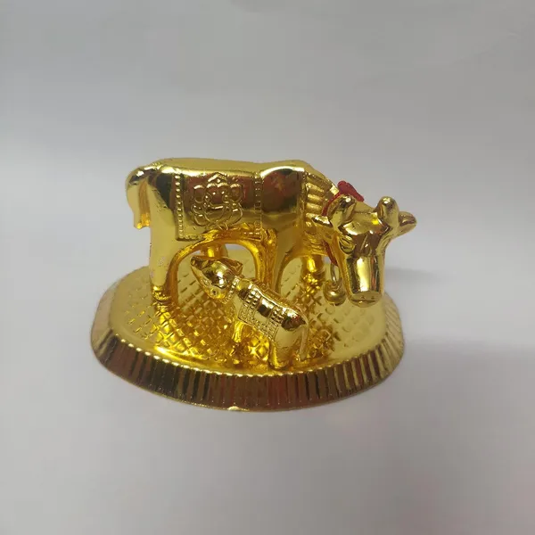 Golden_Metal_Cow_And_Calf_Idol_For_Home_Decor