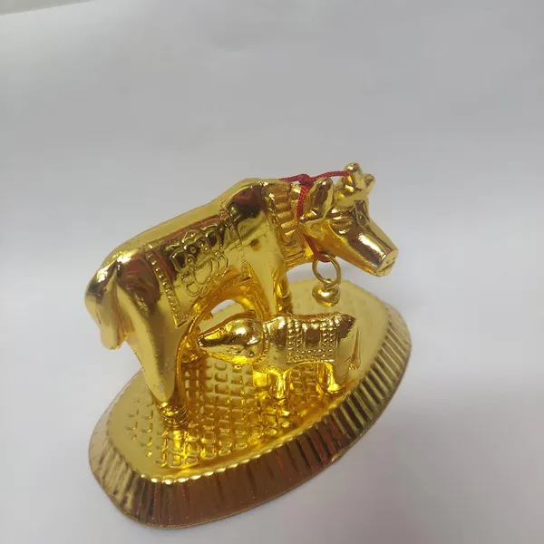 Golden_Metal_Cow_And_Calf_Idol_For_Home_Decor